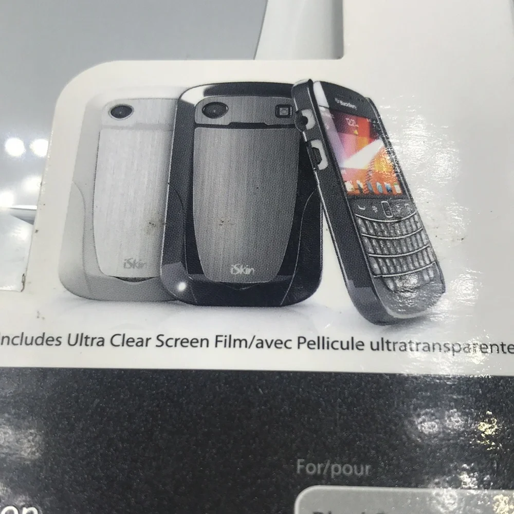 iSkin Aura cell phone cover for blackberry Gold 9900/9930
